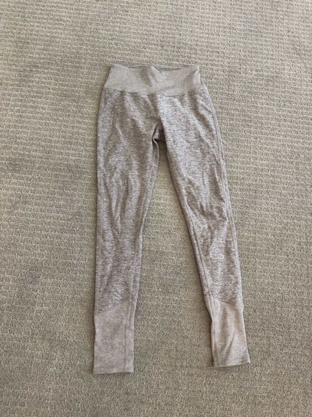 ALO Yoga leggings. Size small